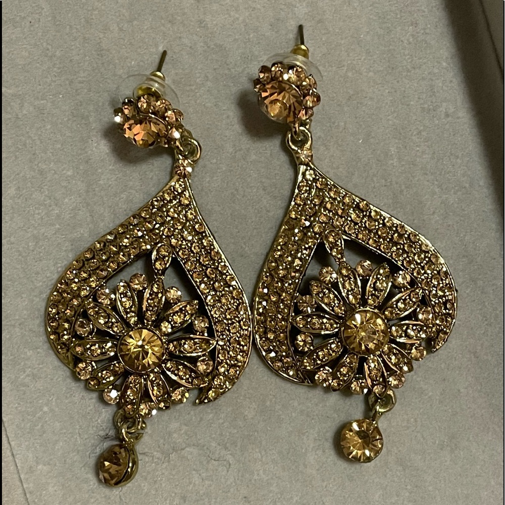 Crystal hanging earrings! Never Worn